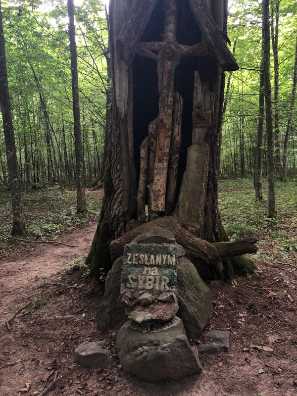 Denkmal für die deportierten Bürgerinnen von Budy während der sowjetischen Besatzungszeit 1939-1942