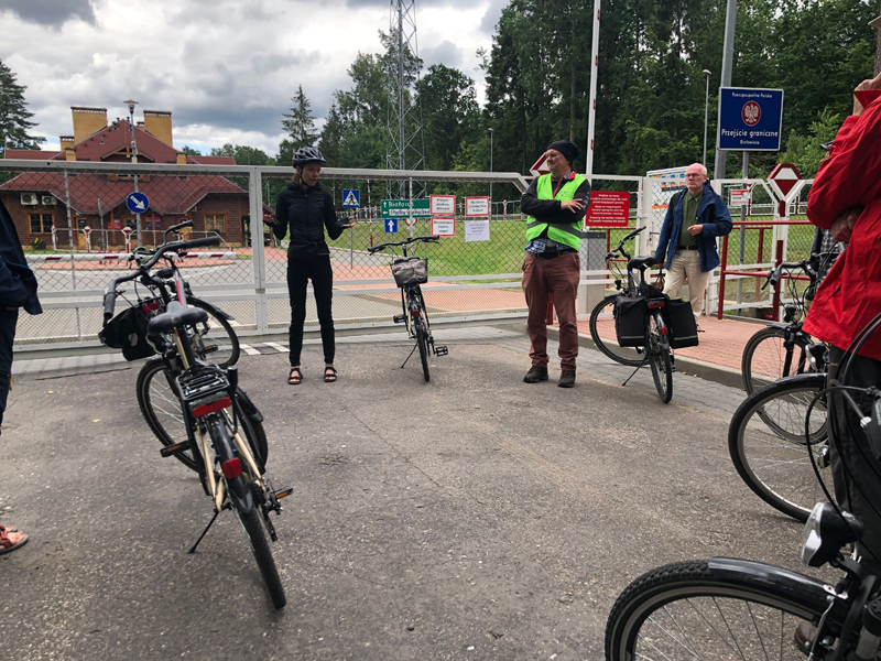 Olga Kaskevich am geschlossenen Grenzübergang Polen-Belarus